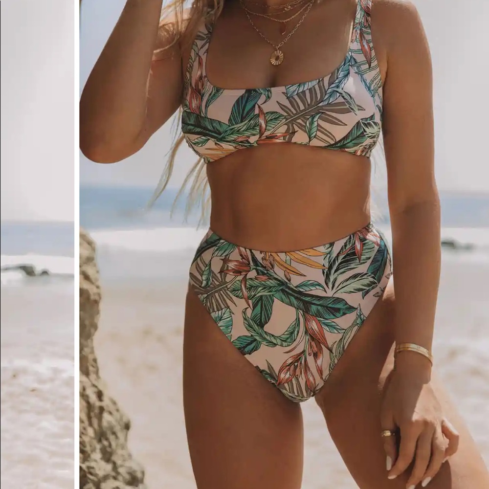 ADJUSTABLE SCOOP SWIM Top - CALLA LILLY - can’t return! New with tags